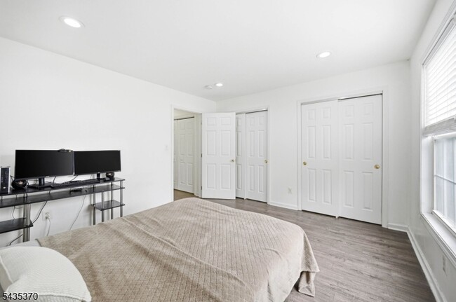 Building Photo - 216 Barringer Dr