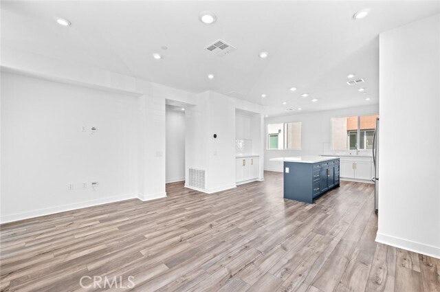 Building Photo - 609 S Lyon St