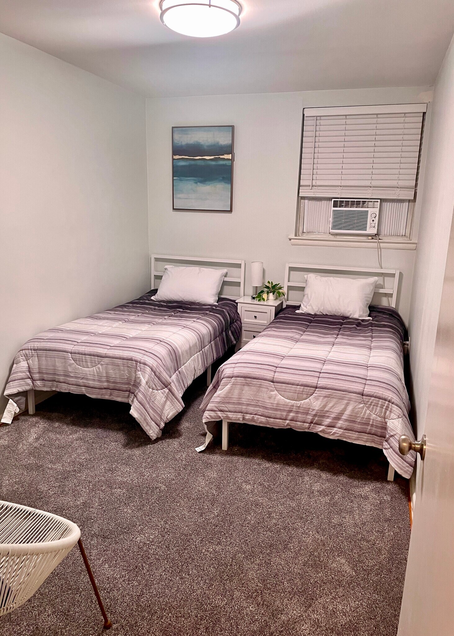 Building Photo - 35 S Oak Ave