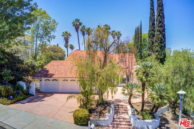 Building Photo - 4041 Alonzo Ave