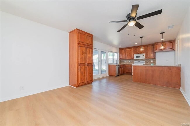 Building Photo - 1817 N Symphony St