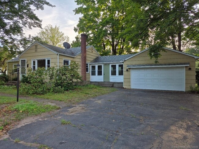 Building Photo - 404 Denslow St