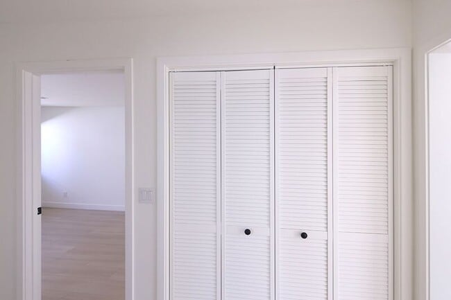 Building Photo - 621 W Glenoaks Blvd