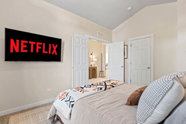 Building Photo - 3173 S Mystic Seaport Ave