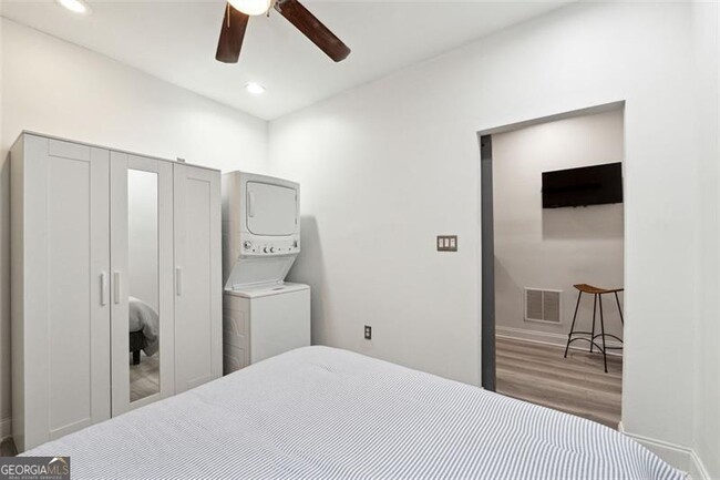 Building Photo - 1071 Pearl