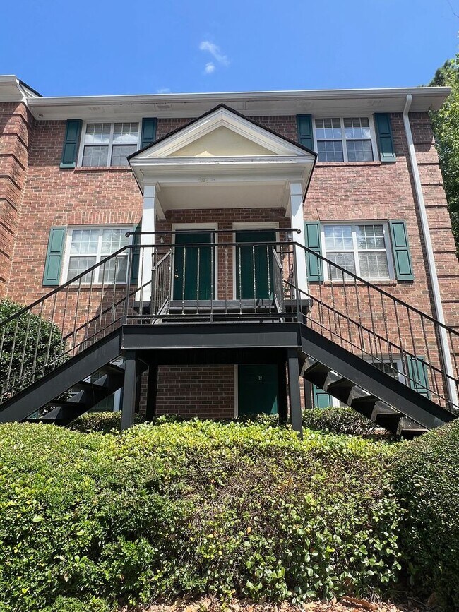Primary Photo - 2 bed 2.5 bath townhouse