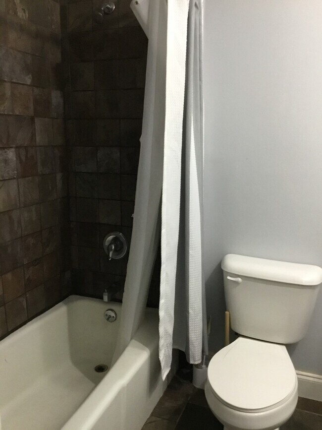 Building Photo - 101 Pound Dr