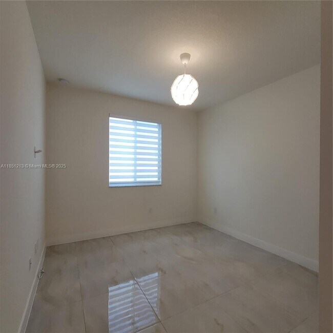 Building Photo - 10275 NW 66th St