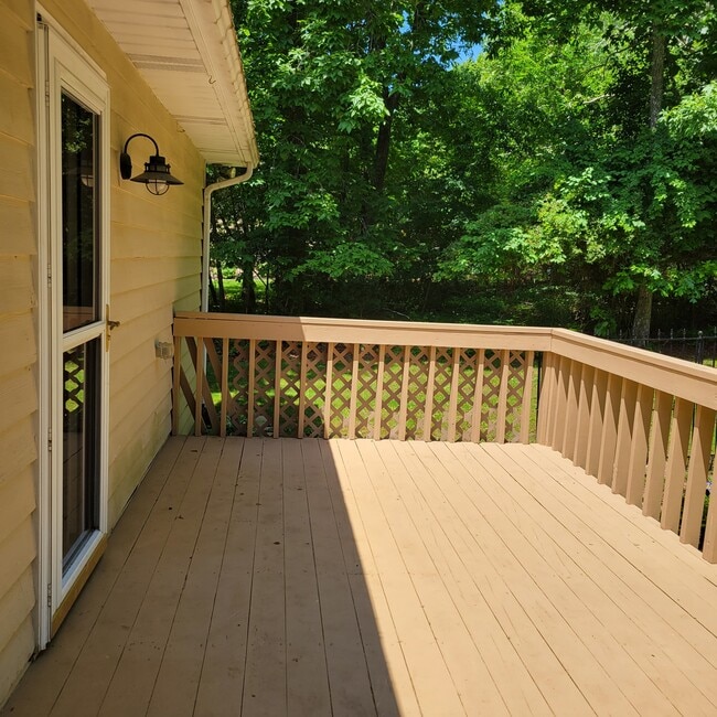 Building Photo - 110 Hilton Ln