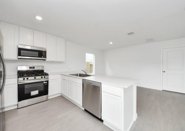 Building Photo - 13338 Rayhill Dr