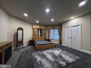 Building Photo - 5211 Rosalie Ridge Dr