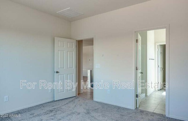 Building Photo - 18354 N Buckhorn Trail