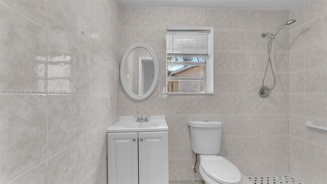 Building Photo - 4651 NW 23rd Ct