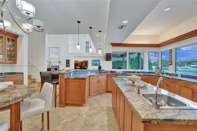 Building Photo - 1247 Seminole Dr