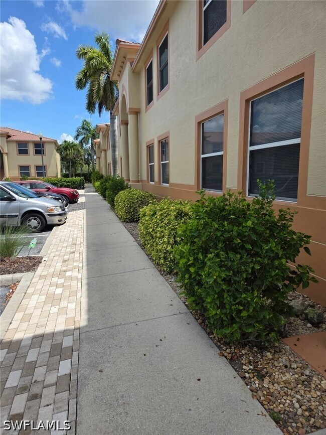 Building Photo - 15417 Bellamar Cir