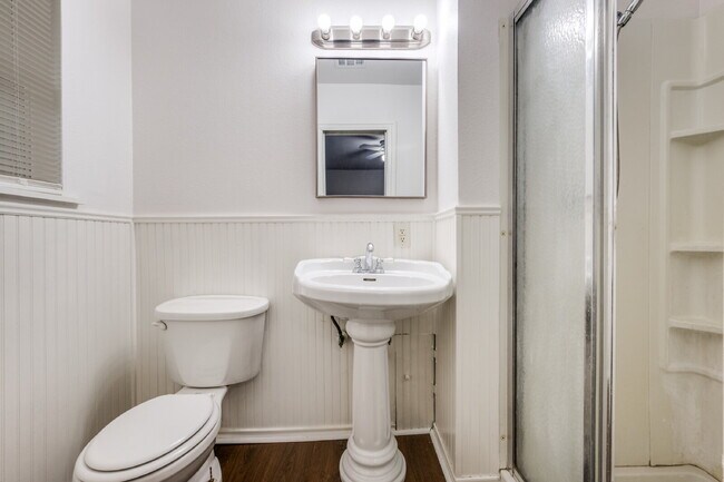 Building Photo - Spacious 4-Bed, 2-Bath Home with Two Living Areas and Huge Shaded Yard – Minutes to UNT/TWU