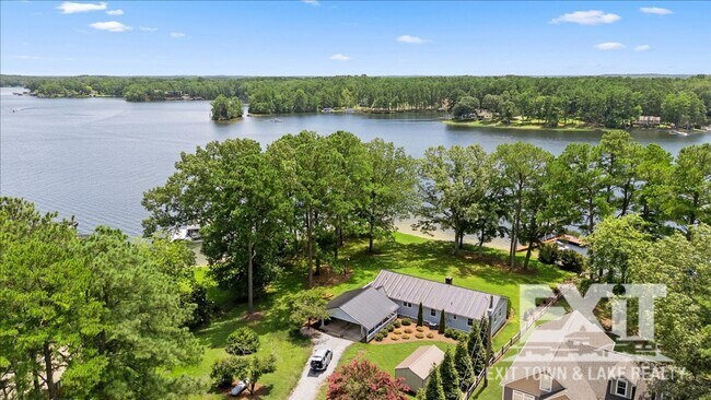 Building Photo - Gorgeous Waterfront Property with 4 Bedroo...