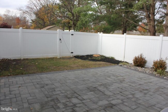 Building Photo - 252 Marble Ct