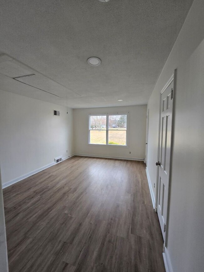 Building Photo - Spacious 4BR Ranch with 3 Living Rooms on 1.7 Acres — Howell