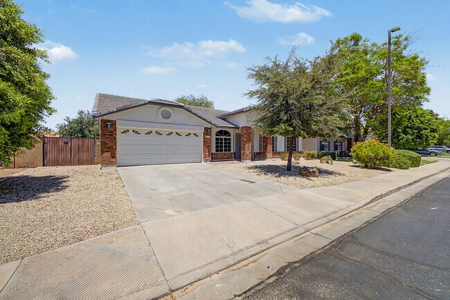 Building Photo - 2866 E Toledo Ct