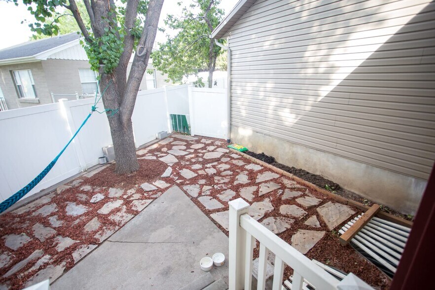 Building Photo - 1599 S Main St