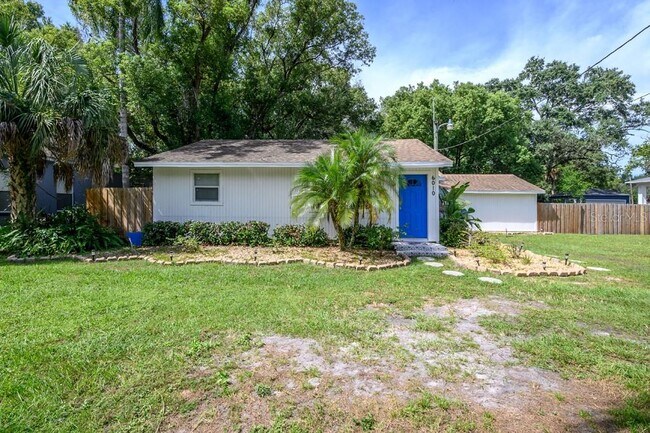 Building Photo - 6010 N Dexter Ave