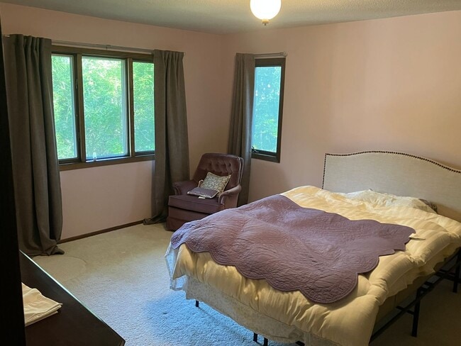 Building Photo - 4 Bedroom 3.5 Bath Wooded Lot