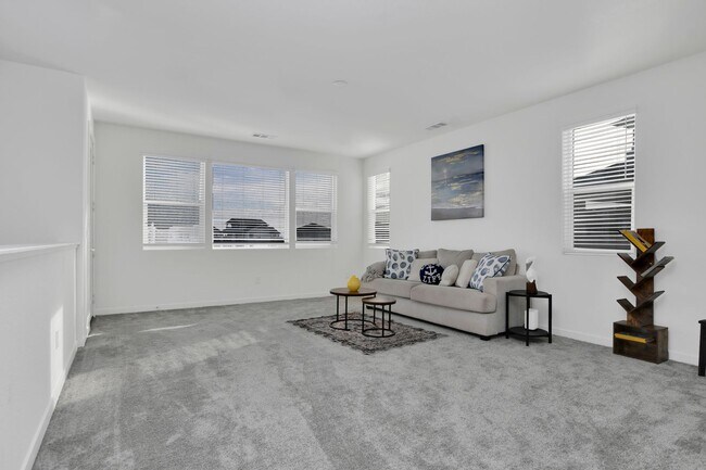 Building Photo - Waterfront Beauty