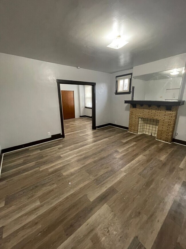 Building Photo - 1600 McClure St