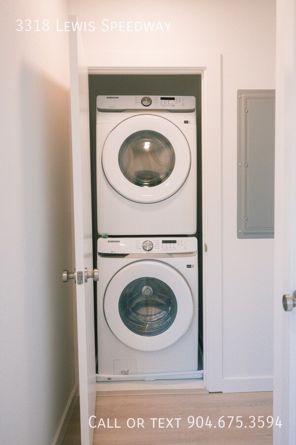 Building Photo - 3318 Lewis Speedway