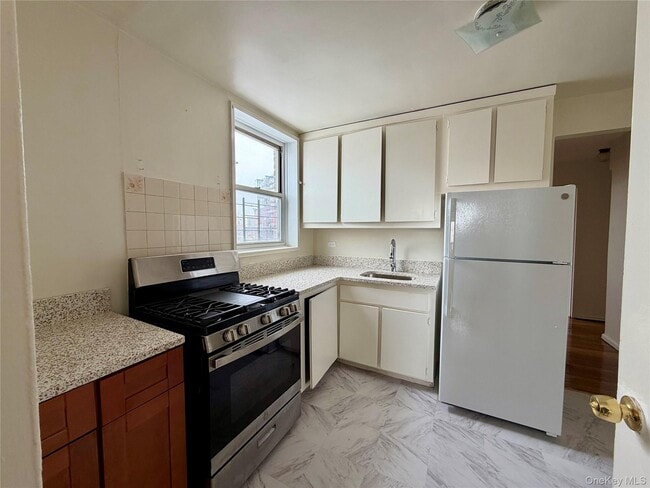 Building Photo - 60-11 Broadway