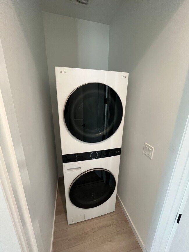 Building Photo - BRAND NEW 3 Bed 2.5 Bath Townhome