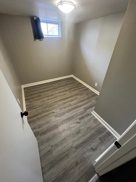 Building Photo - 2411 Edgemore Ave