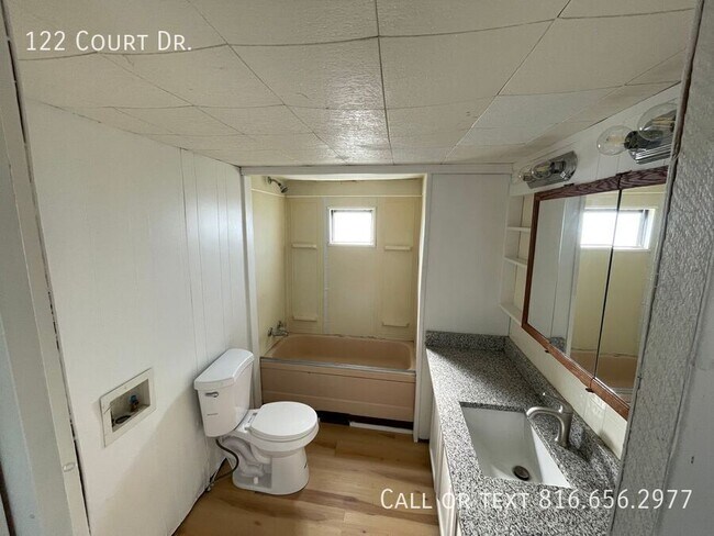 Building Photo - 122 Court Dr