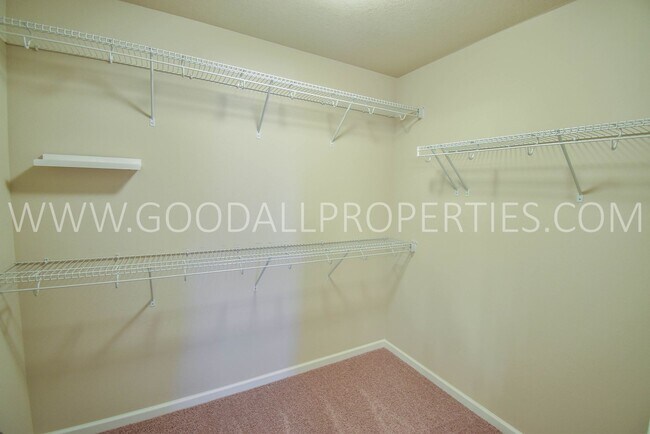 Building Photo - 4 Bedroom 3.5 Bath in Waukee