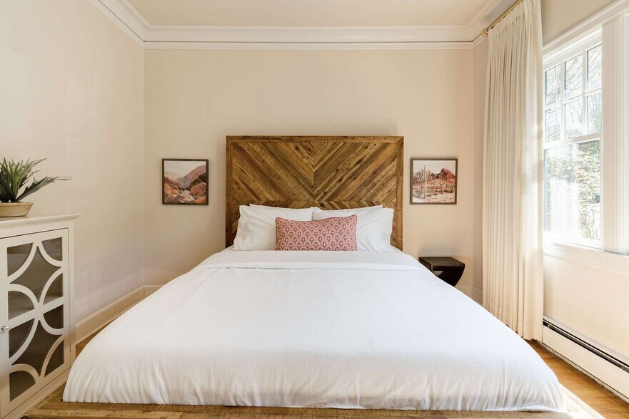 Building Photo - 917 SE 25th Ave