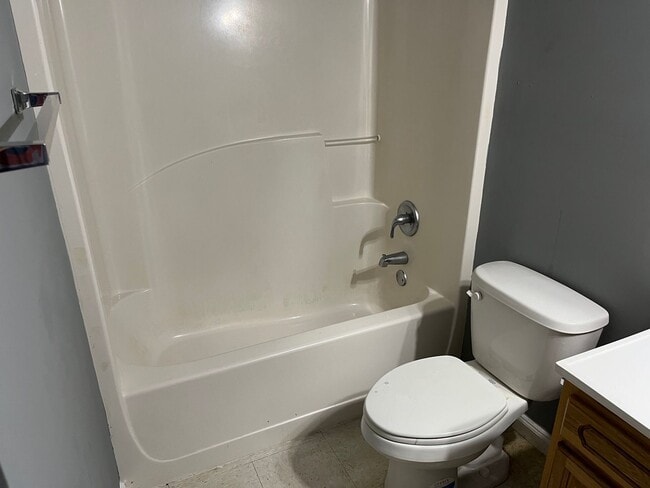 Building Photo - CLOSE TO UNIVERSITY