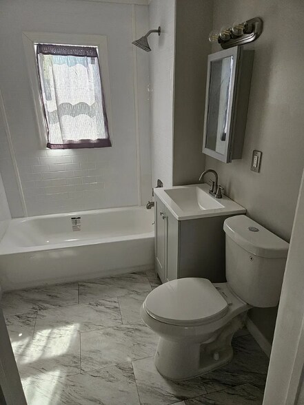 Building Photo - 109 60th St