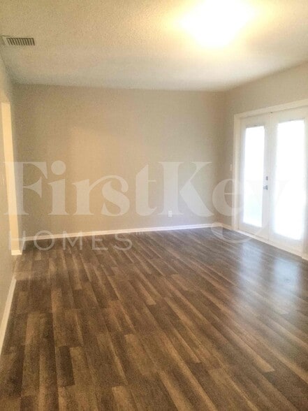 Building Photo - 3637 Ave Montresor