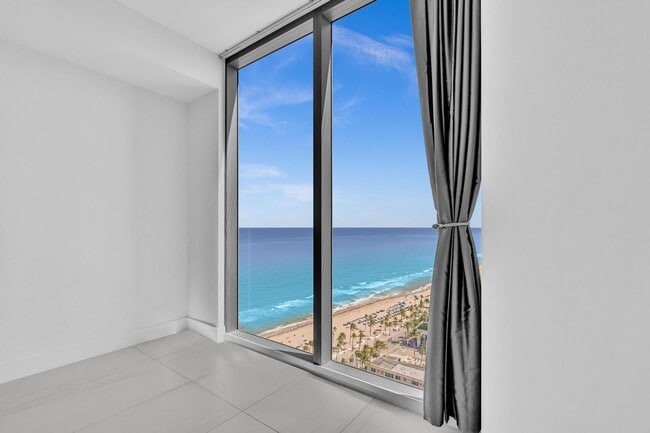 Building Photo - Stunning High-Rise Condo with Ocean Views | Prime Beach Location