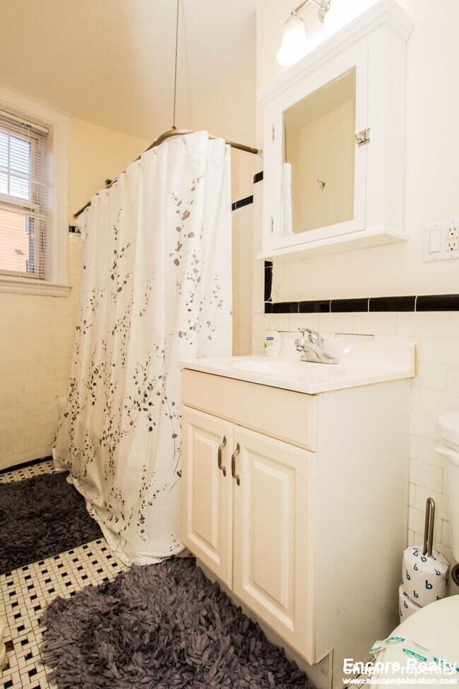 Building Photo - 191 Kent St