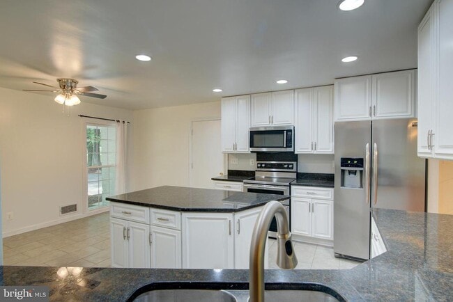 Building Photo - 11621 Sourwood Ln