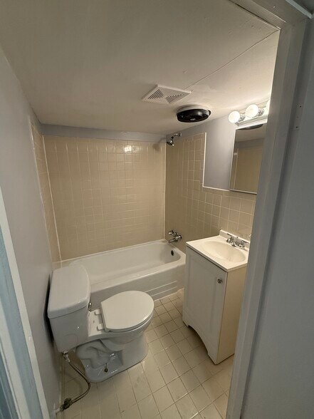 Building Photo - 509 Weakley Ave