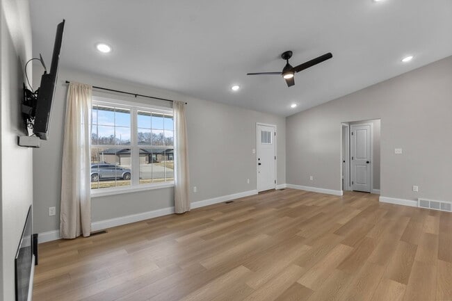 Building Photo - Beautiful, Updated Home In Jackson