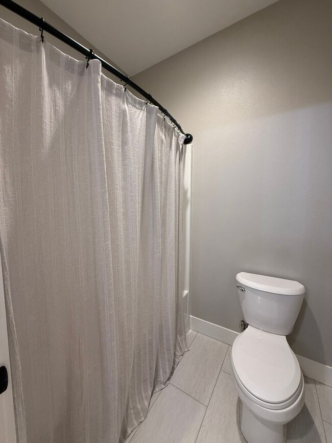 Building Photo - Elegant and Luxurious Cottage Grove Home