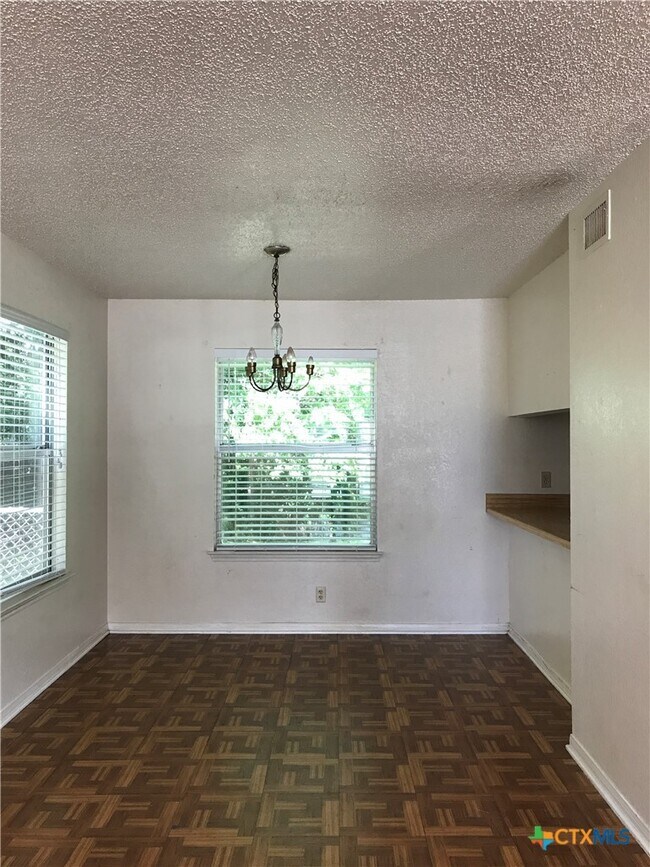 Building Photo - 2113 Caprice Dr