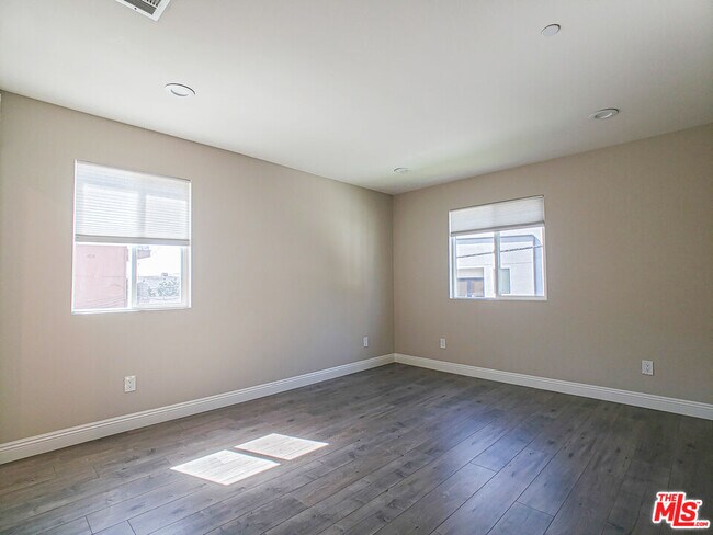 Building Photo - 963 N Wilton Pl