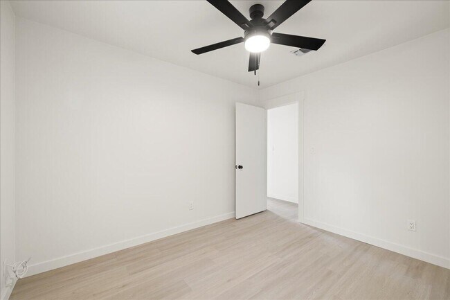 Building Photo - 403 Cheyenne Cir