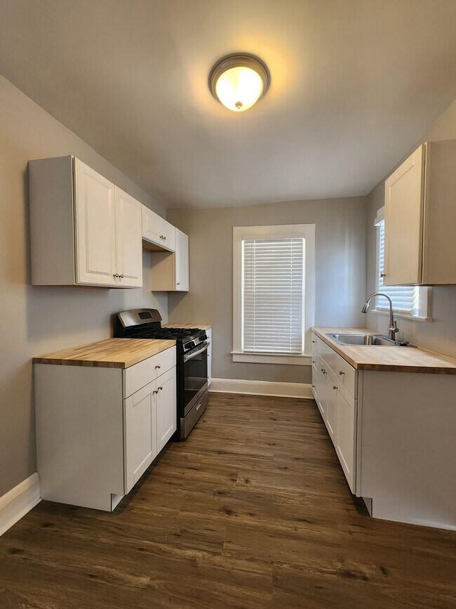 Building Photo - **  HALF OFF 1ST MONTH'S RENT WITH 13 MONT...