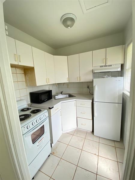 Building Photo - 1820 Funston St